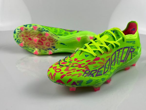 Chuteira De Campo Adidas PREDATOR ACCURACY Verde Neon Com Detalhes - Image 3