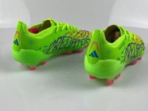 Chuteira De Campo Adidas PREDATOR ACCURACY Verde Neon Com Detalhes